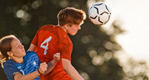 Effetti dei Colpi alla Testa sui Giocatori di Calcio: Studio su Miokine, BDNF e Performance Cognitiva